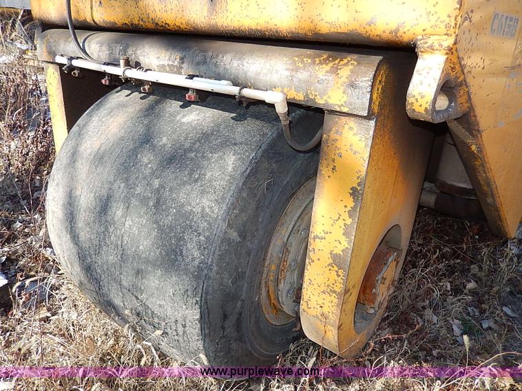 image for item I9482 1977 Hyster C615B vibratory smooth drum roller