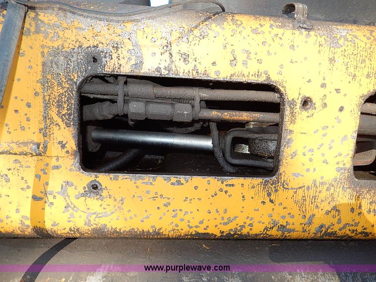 image for item I9482 1977 Hyster C615B vibratory smooth drum roller