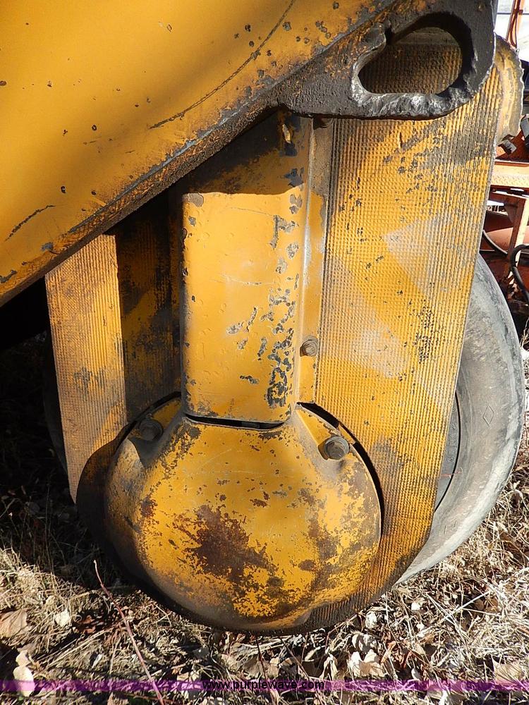 image for item I9482 1977 Hyster C615B vibratory smooth drum roller