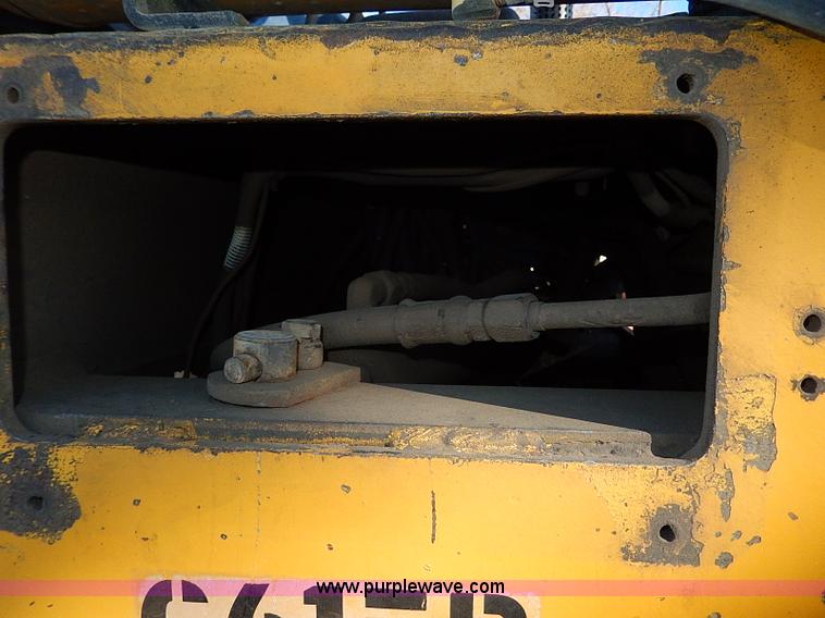 image for item I9482 1977 Hyster C615B vibratory smooth drum roller