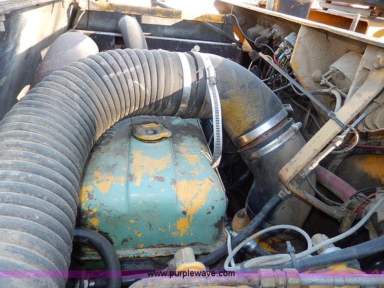 image for item I9482 1977 Hyster C615B vibratory smooth drum roller