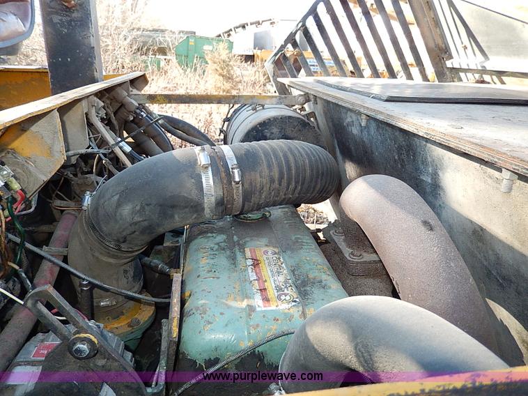 image for item I9482 1977 Hyster C615B vibratory smooth drum roller