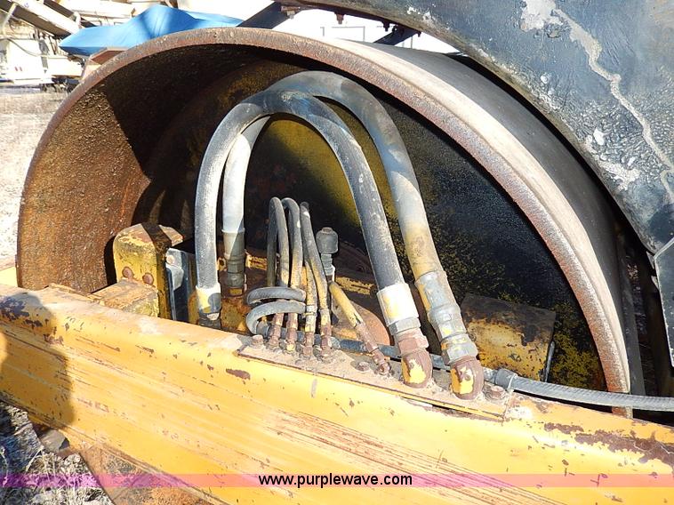 image for item I9482 1977 Hyster C615B vibratory smooth drum roller