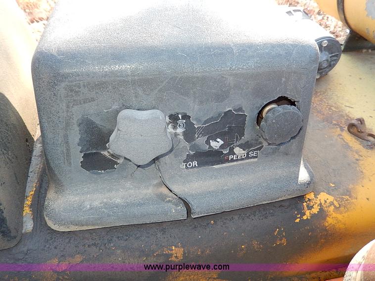 image for item I9482 1977 Hyster C615B vibratory smooth drum roller