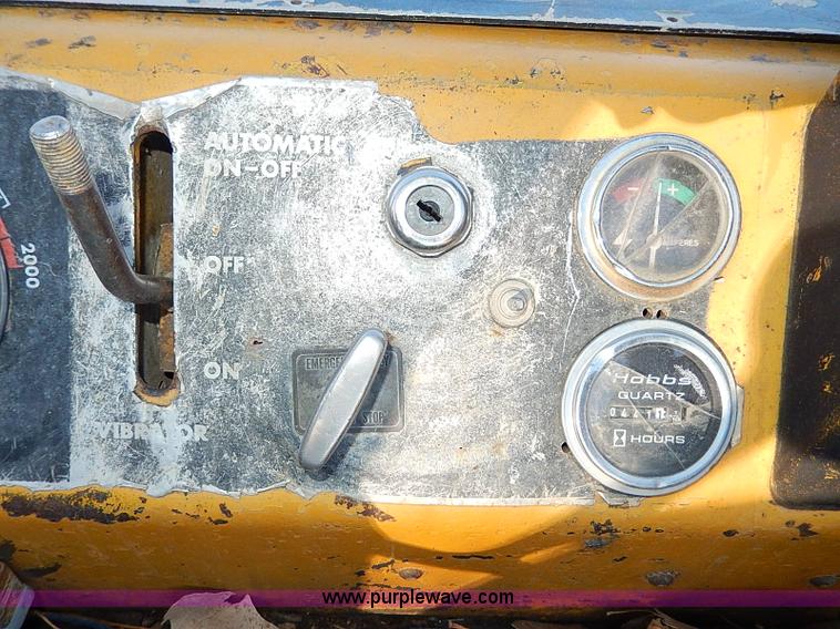 image for item I9482 1977 Hyster C615B vibratory smooth drum roller