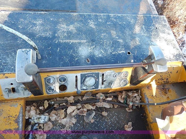 image for item I9482 1977 Hyster C615B vibratory smooth drum roller