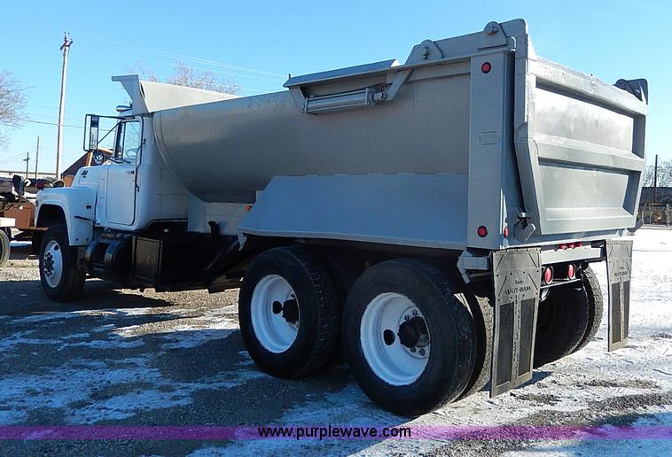 image for item I9485 1988 Mack R690ST dump truck