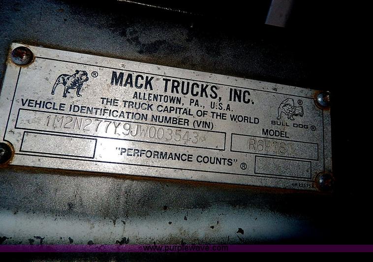 image for item I9485 1988 Mack R690ST dump truck