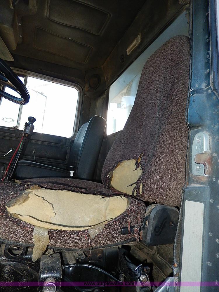 image for item I9485 1988 Mack R690ST dump truck