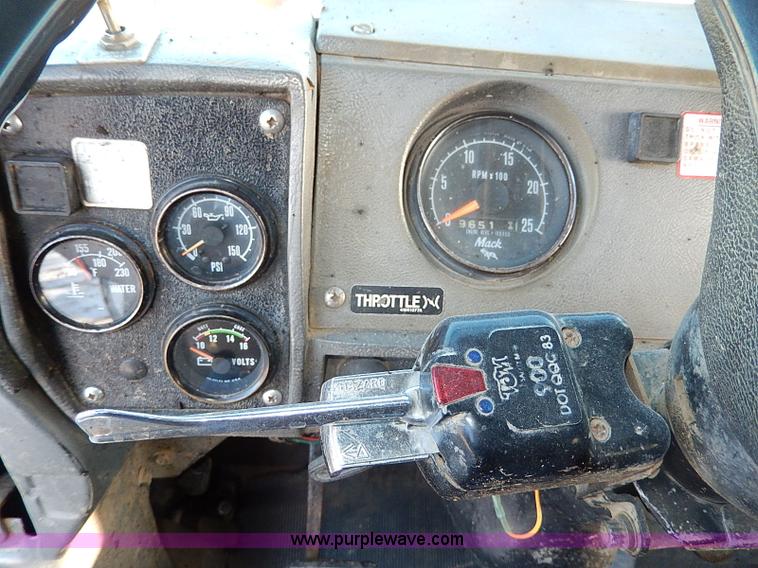 image for item I9485 1988 Mack R690ST dump truck