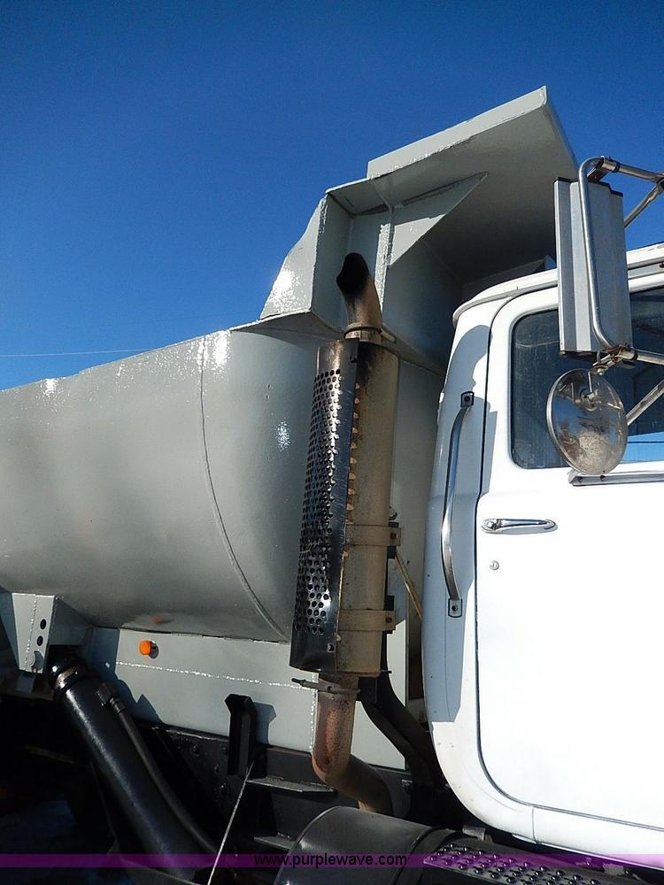 image for item I9485 1988 Mack R690ST dump truck