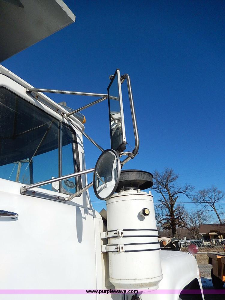 image for item I9485 1988 Mack R690ST dump truck