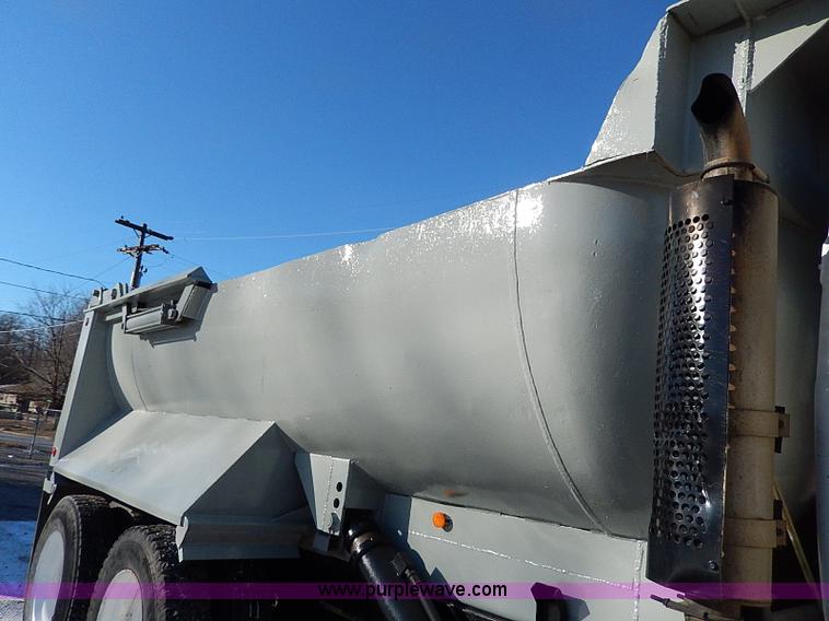 image for item I9485 1988 Mack R690ST dump truck