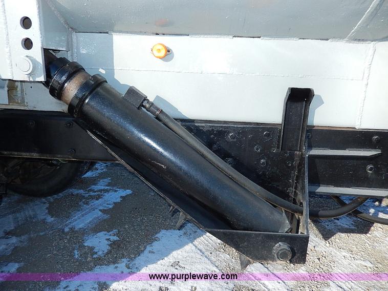 image for item I9485 1988 Mack R690ST dump truck