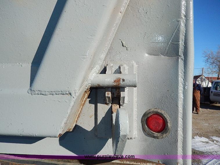 image for item I9485 1988 Mack R690ST dump truck