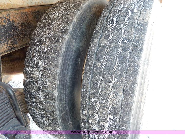 image for item I9485 1988 Mack R690ST dump truck