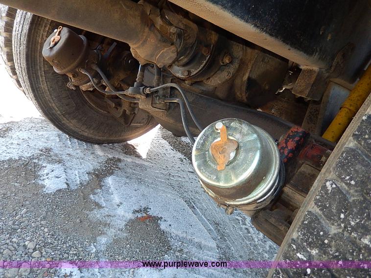 image for item I9485 1988 Mack R690ST dump truck