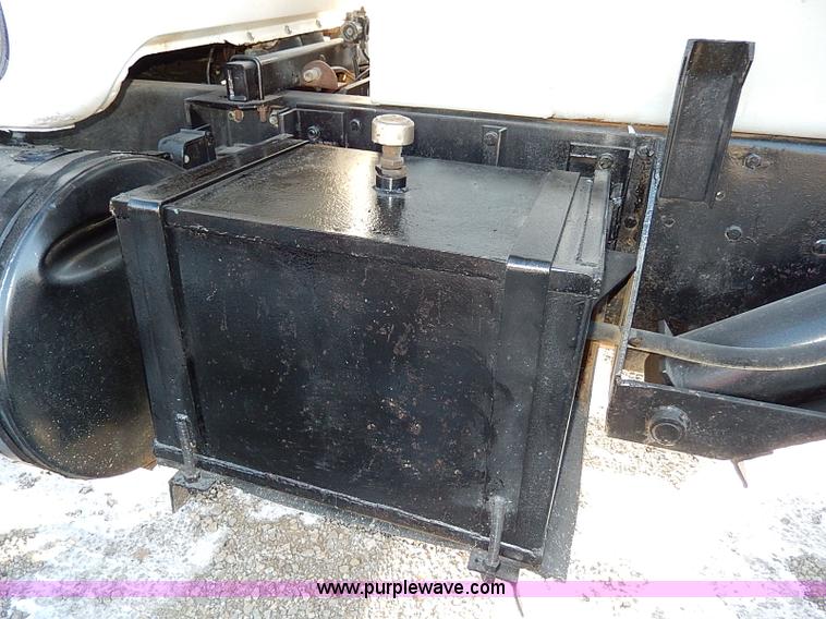 image for item I9485 1988 Mack R690ST dump truck