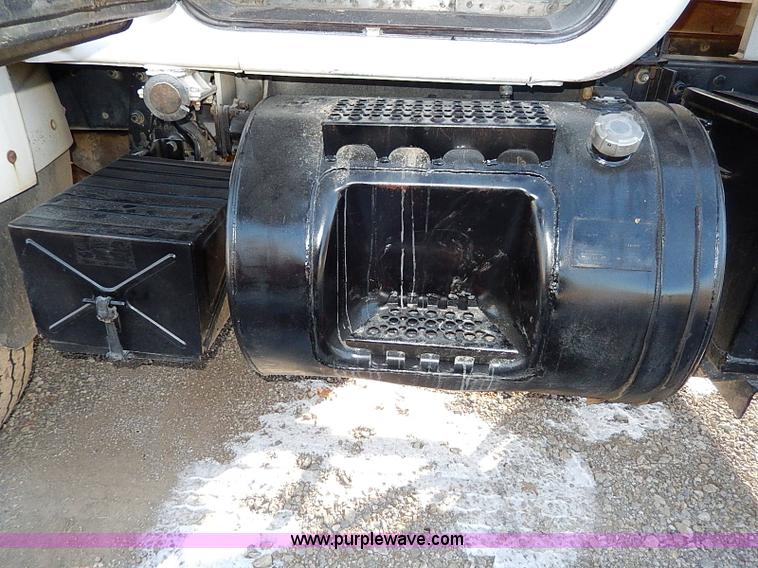 image for item I9485 1988 Mack R690ST dump truck