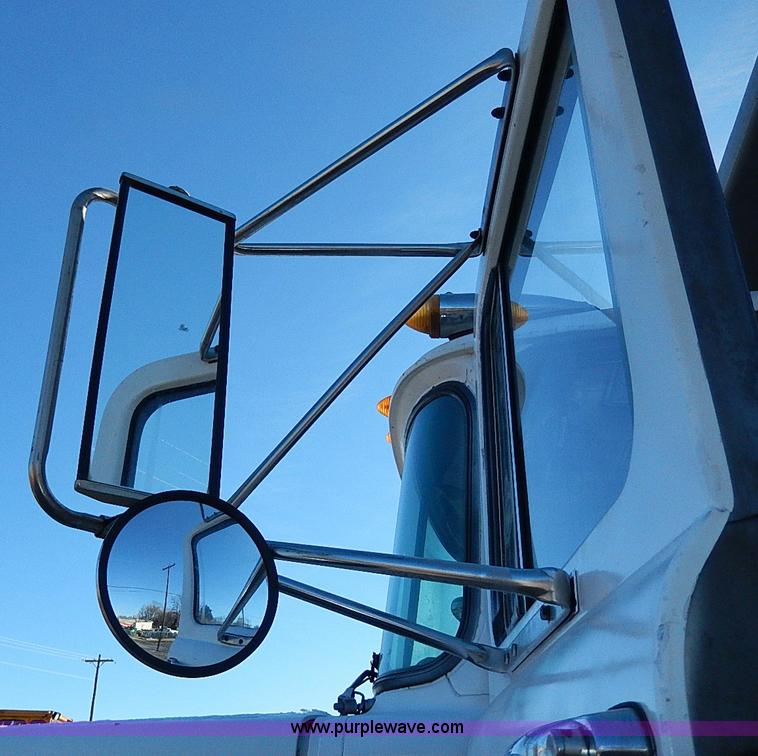 image for item I9485 1988 Mack R690ST dump truck