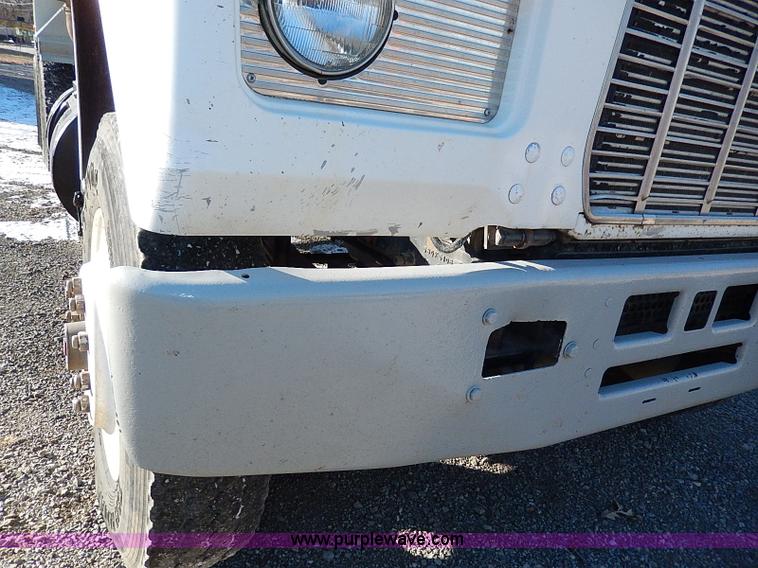 image for item I9485 1988 Mack R690ST dump truck