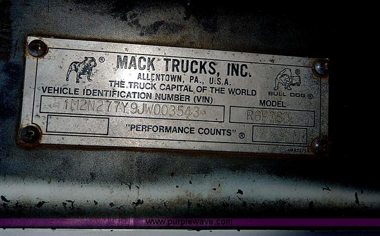 image for item I9485 1988 Mack R690ST dump truck