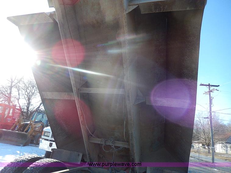 image for item I9485 1988 Mack R690ST dump truck