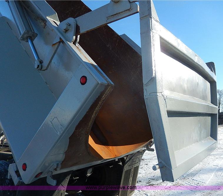 image for item I9485 1988 Mack R690ST dump truck