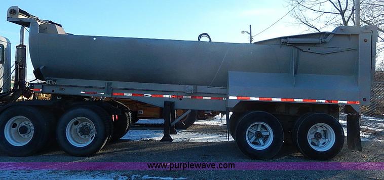 image for item I9486 1986 Bobko barrel end dump trailer