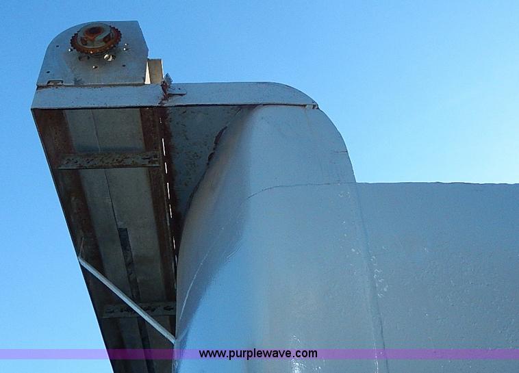 image for item I9486 1986 Bobko barrel end dump trailer