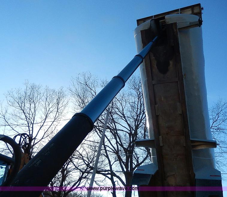 image for item I9486 1986 Bobko barrel end dump trailer