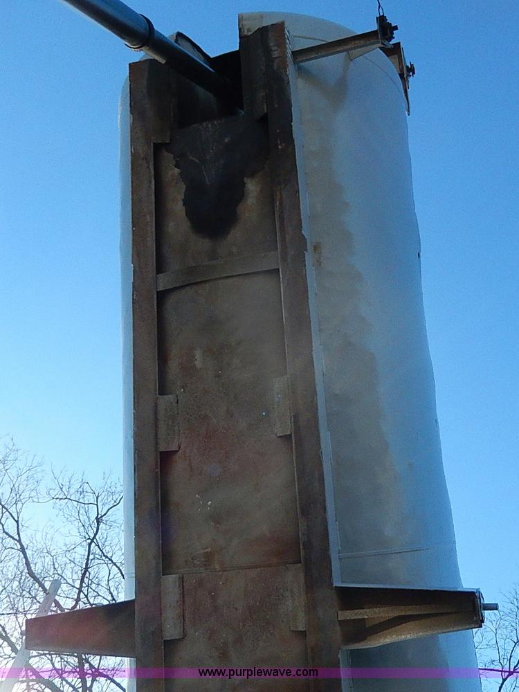 image for item I9486 1986 Bobko barrel end dump trailer