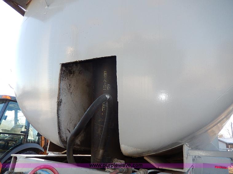 image for item I9486 1986 Bobko barrel end dump trailer