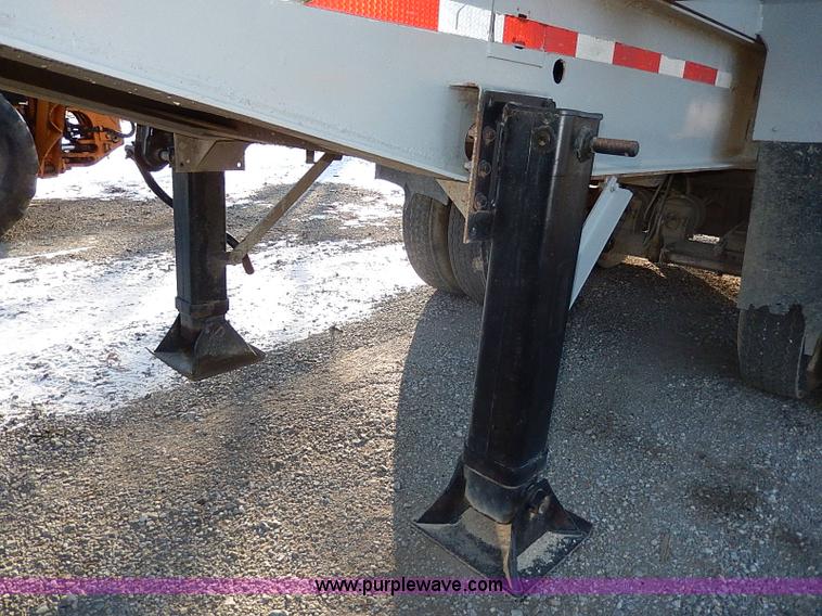 image for item I9486 1986 Bobko barrel end dump trailer