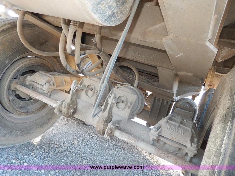 image for item I9486 1986 Bobko barrel end dump trailer