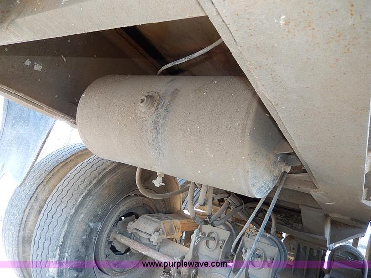 image for item I9486 1986 Bobko barrel end dump trailer