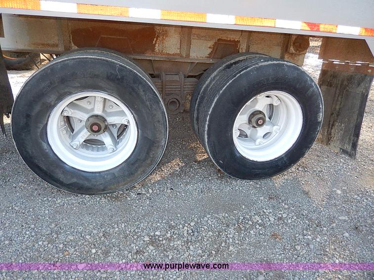 image for item I9486 1986 Bobko barrel end dump trailer