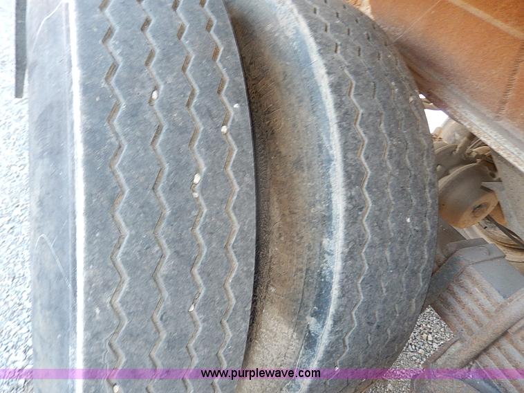 image for item I9486 1986 Bobko barrel end dump trailer