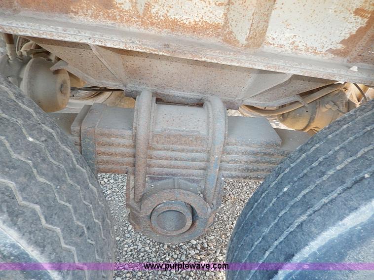 image for item I9486 1986 Bobko barrel end dump trailer