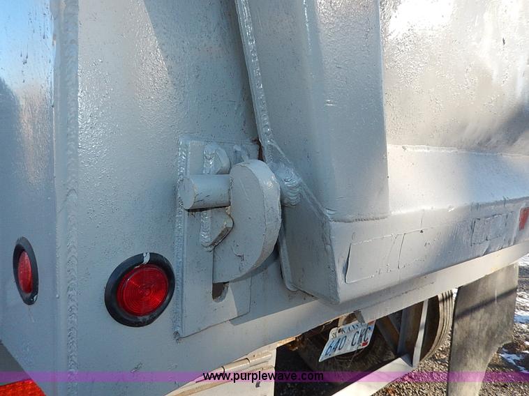 image for item I9486 1986 Bobko barrel end dump trailer