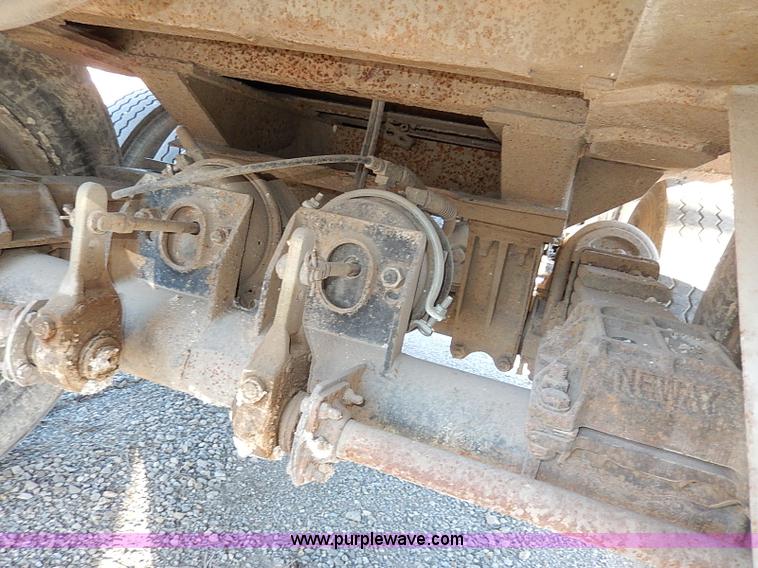 image for item I9486 1986 Bobko barrel end dump trailer