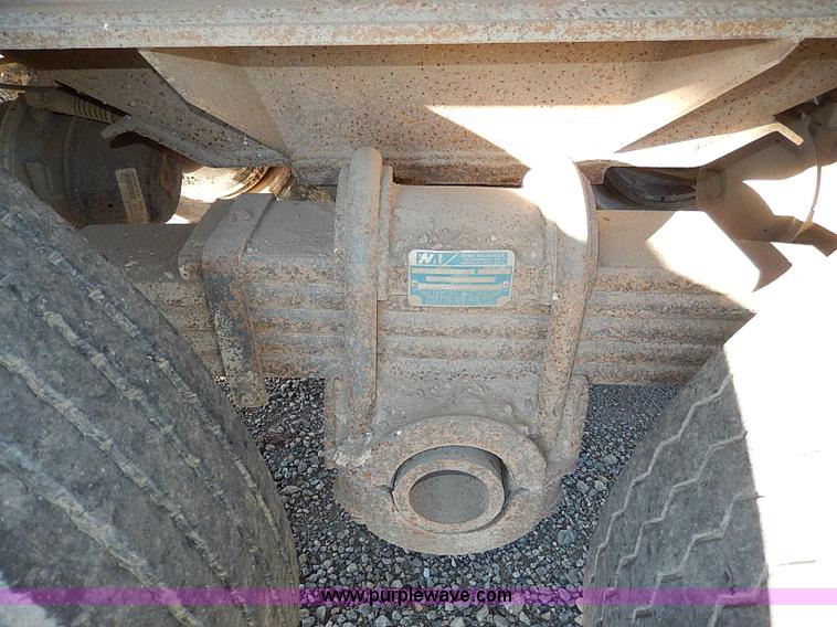 image for item I9486 1986 Bobko barrel end dump trailer