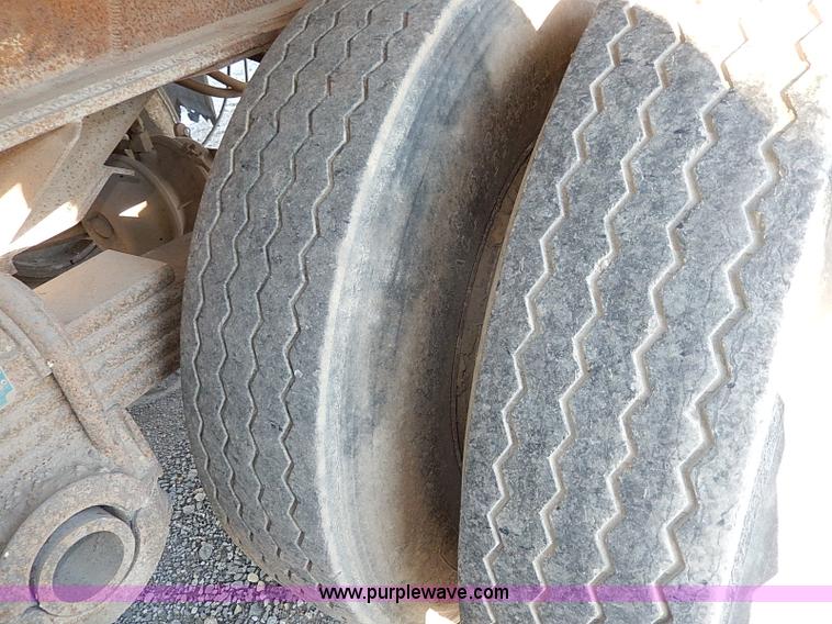 image for item I9486 1986 Bobko barrel end dump trailer