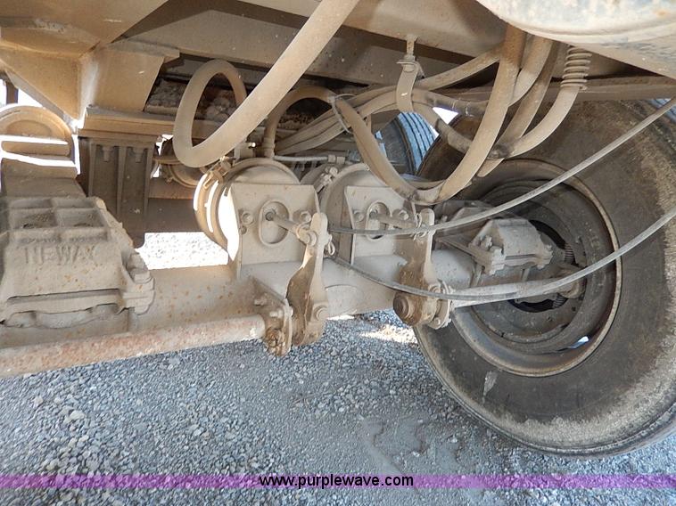 image for item I9486 1986 Bobko barrel end dump trailer