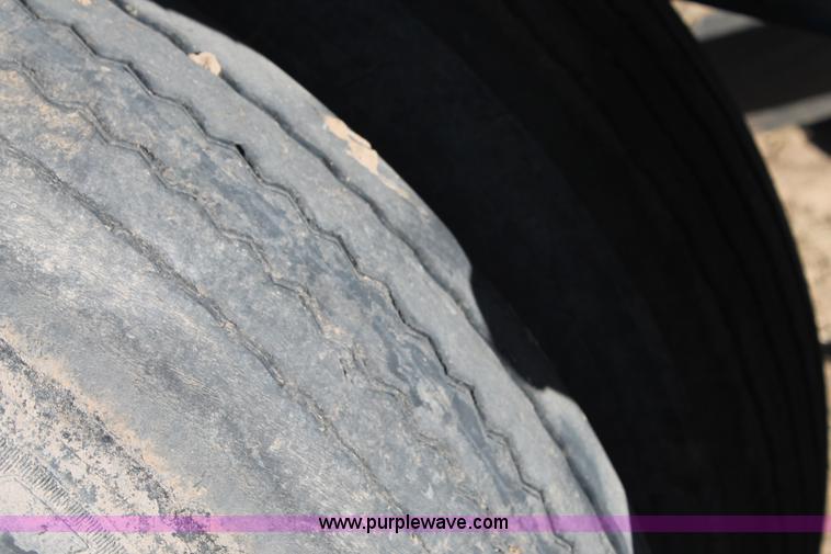 image for item C3613 2000 Manac 16248801 flatbed semi trailer