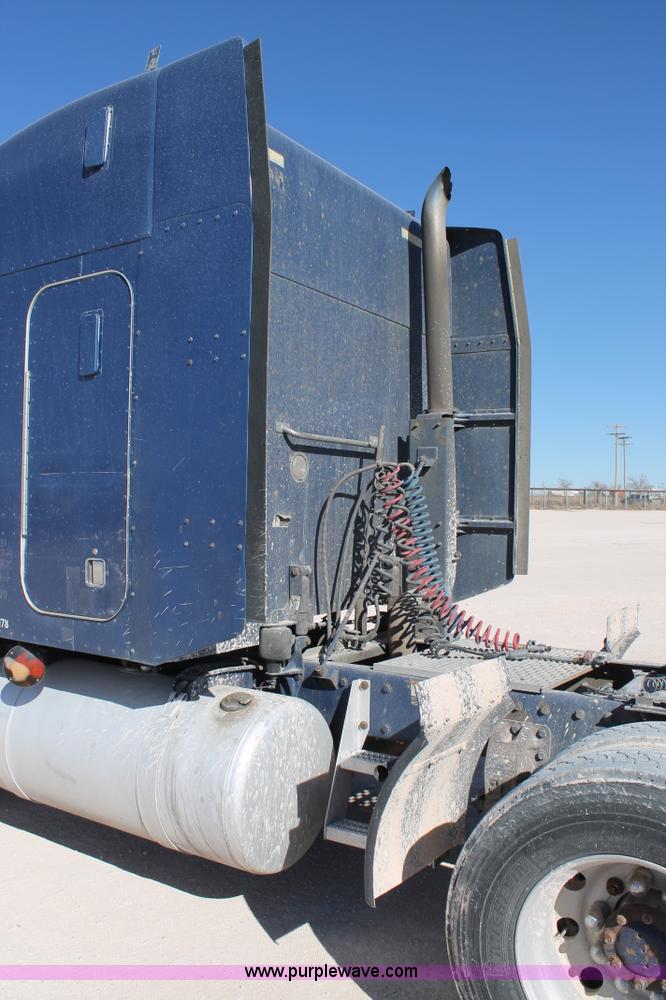 image for item C3627 1998 Peterbilt 377 semi truck