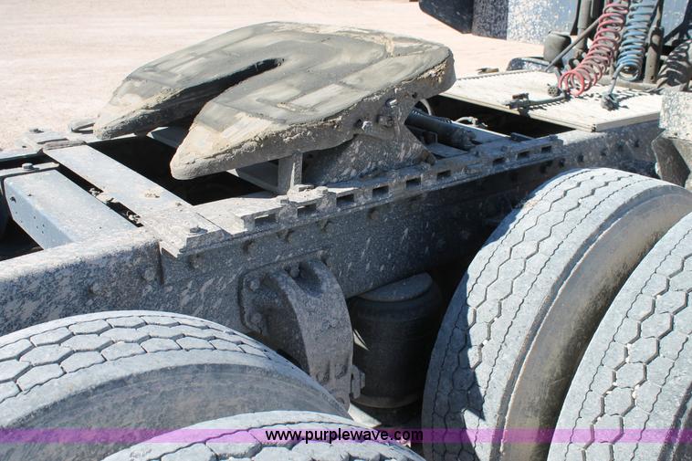 image for item C3627 1998 Peterbilt 377 semi truck