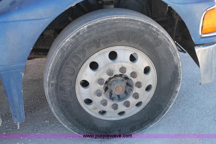 image for item C3627 1998 Peterbilt 377 semi truck