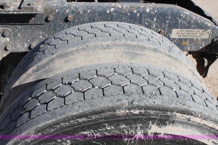 image for item C3627 1998 Peterbilt 377 semi truck