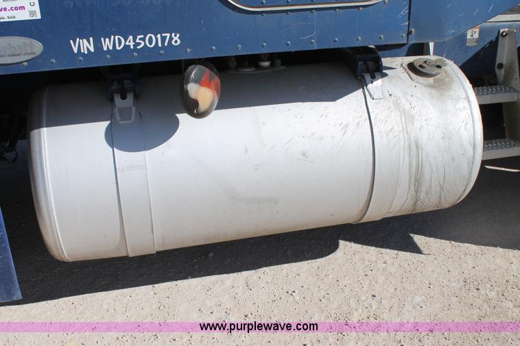 image for item C3627 1998 Peterbilt 377 semi truck